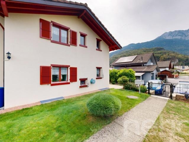 Haus mit Garten und nach Süden ausgerichteter Terrasse in Collombey ist ideal gelegen
