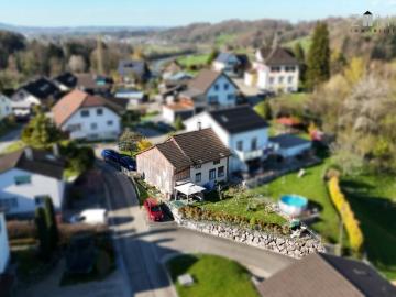 Haus mit Garten und Parkmöglichkeiten im schönen Halden