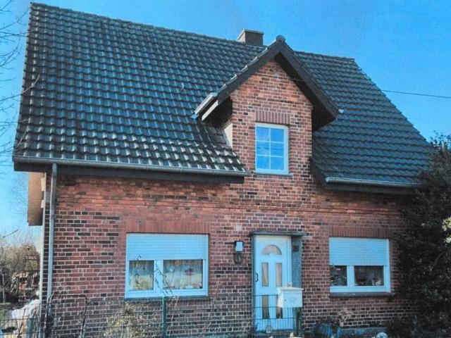 Haus mit Garage und Scheune