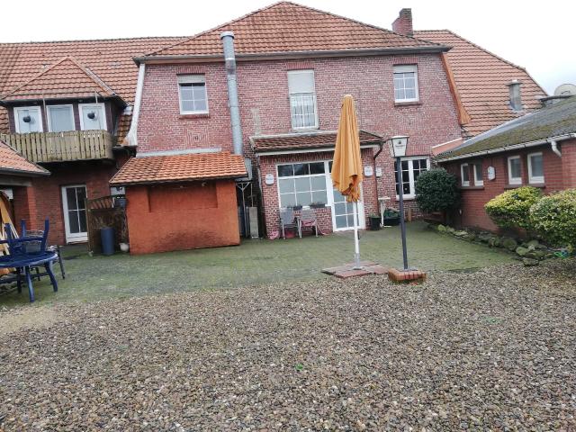 Haus mit genehmigter Bauvoranfrage für Umbau zum MFH mit 11 WEHaus mit genehmigter Bauvoranfrage für Umbau zum MFH mit 11 WE