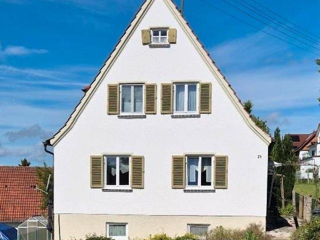 Haus mit gehobenem Alter in ruhiger Hanglage