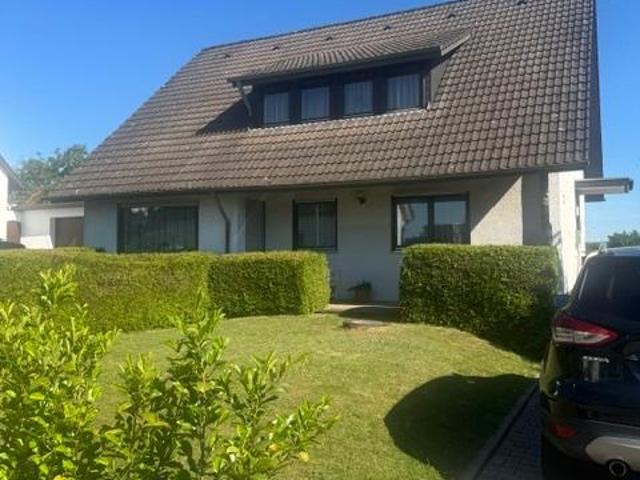 Haus mit großem Grundstück