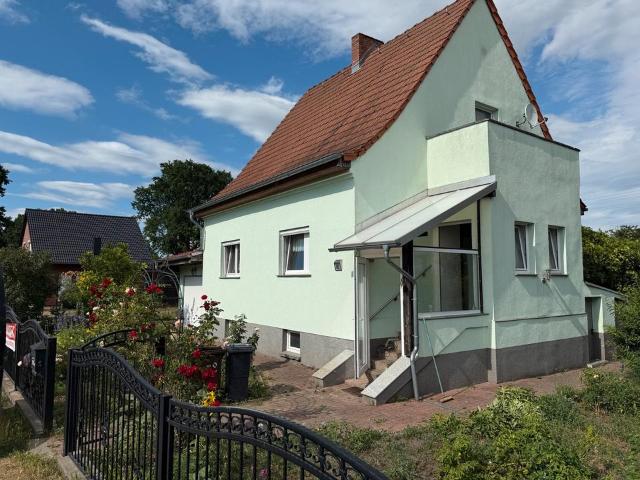 Haus mit großem Grundstück