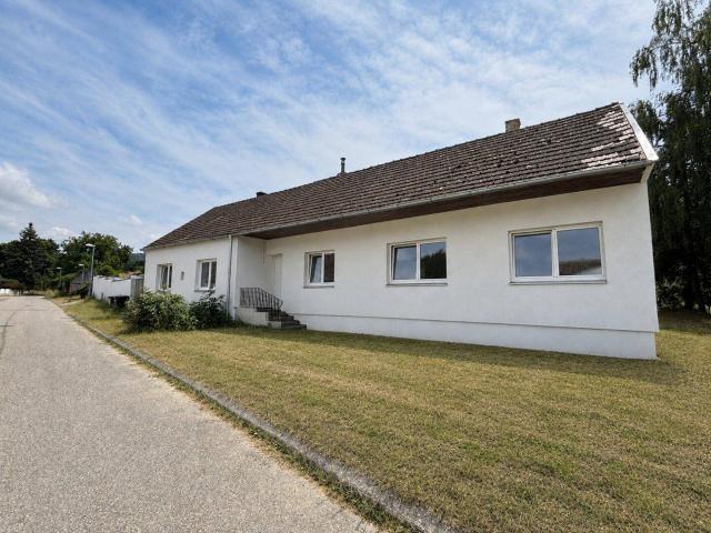 Haus mit großem Grundstück, Garage/Halle & herrlichem Fernblick in Pyhra