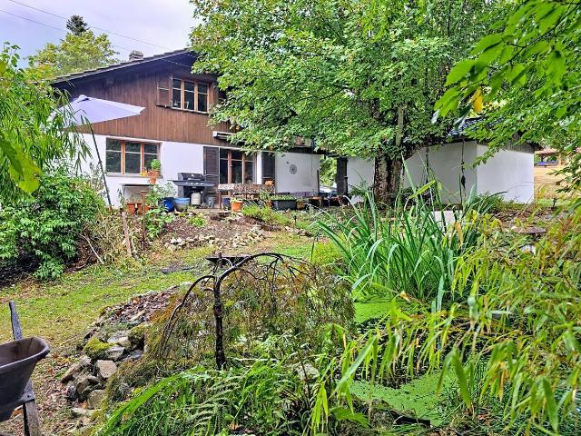 Haus mit grossem Grundstück und Potenzial für Autarkie – Chaumont NE