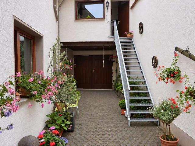 Haus mit Innenhof & großer Scheune provisionsfrei