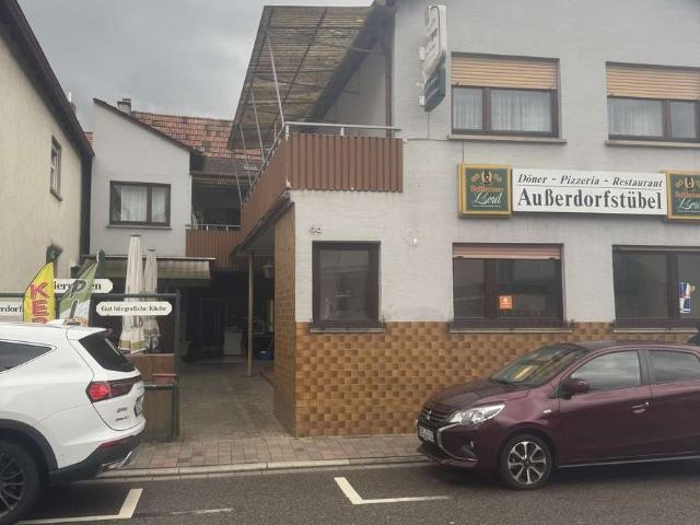 Haus mit mehreren Wohnungen, Gewerbe/Restaurant und Bar