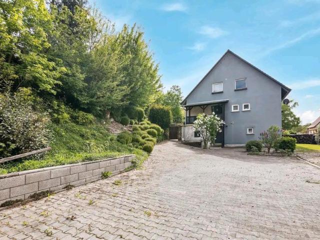 Haus mit Pferdehaltung, Mehrgenerationenhaus oder Renditeobjekt