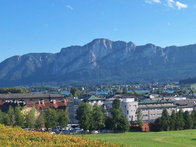 Haus mit phantastischem Mondseeblick fußläufig ins Zentrum!