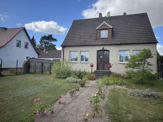 Haus mit Potential und großem Grundstück ! Ca. 12 km von Anklam entfernt !
