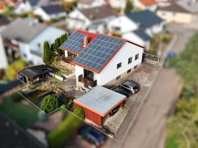 Haus mit PV Anlage, Garten & Carport von privat