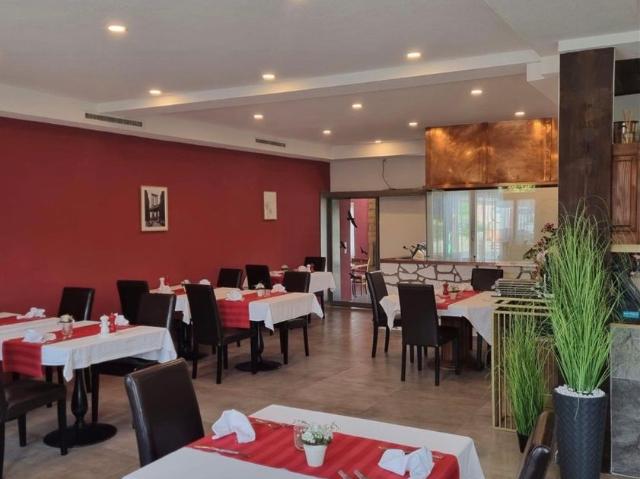 Haus mit Restaurant und Bar zu vermieten