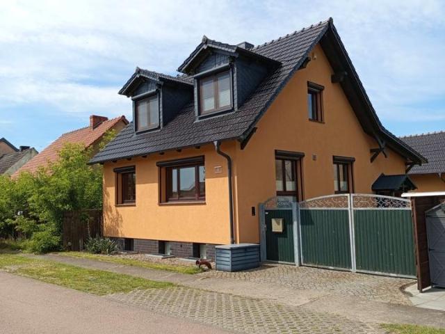 Haus mit seperatem Gästehaus und Scheune im Grünen