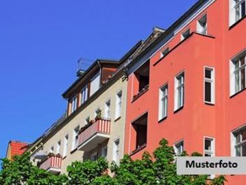 Neukirchen-Erzgebirge - Keller, Parkplatz