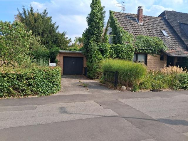 Haus am Stadtrand von Köln mit großem Grundstück Provisionsfrei