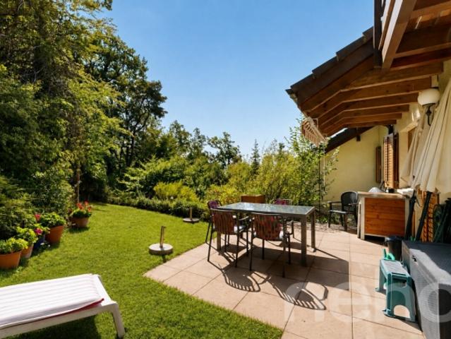 Haus am Waldrand, mit Blick auf den See und die Alpen