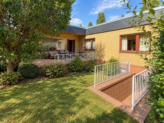 Haus Eckenheim Frankfurt 105792801
