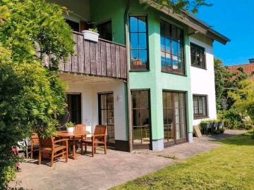 Haus freistehend, Familienidylle, PV Anlage, Kamin