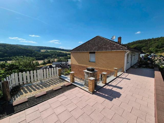 Haus Freistehend + 2 Wohnungen EGUG + Ruhige Pano Lage im Grünen