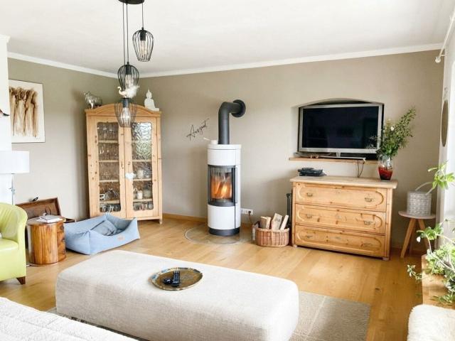 Haus im Grünen mit 2 Wohneinheiten, Großem Garten & Swimmingpool