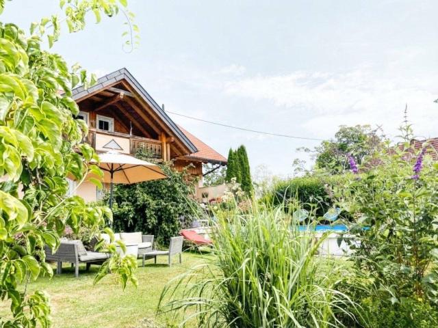 Haus im Grünen mit 2 Wohneinheiten, großem Garten & Swimmingpool