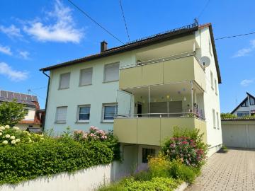 „Haus im Haus“ 3 1/2 Zimmerwohnung zzgl. 2 1/2 Zimmerwhg. m. EBK u. Balkon in schöner Lage