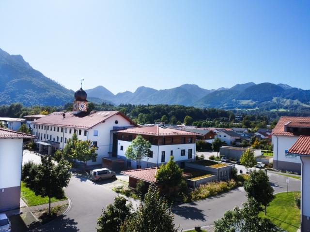 Haus im Haus 5 Zi. Souterrainwhg. mit Privatgarten und Bergblick in Brannenburg