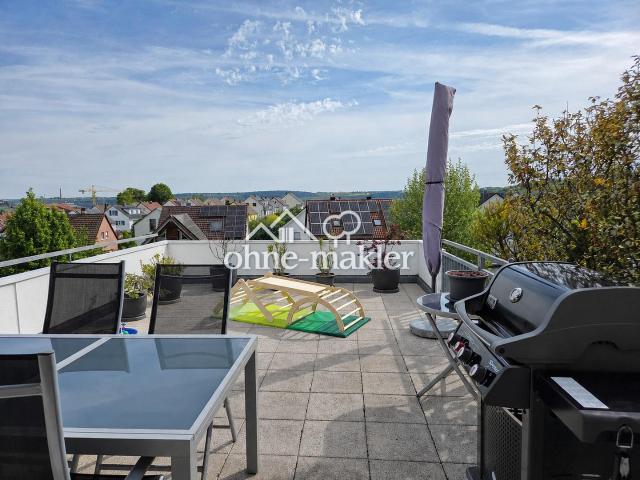 Haus im Haus Gefühl: Terrassenhauswohnung mit 31 m² Panorama Terrasse und eigenem Zugang
