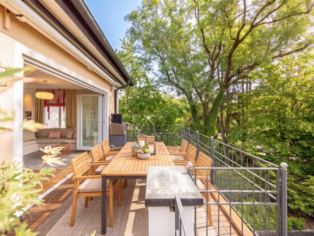 Haus im Haus: Maisonette Wohnung über 222 m² mit drei Terrassen in grüner Toplage