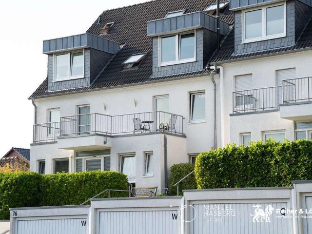 Haus im Haus: Maisonette mit Gartenterrasse, Balkon und 2 Garagen in Odenthal Eikamp
