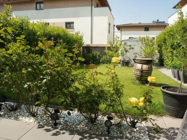 HAUS IM HAUS! Neuwertige 4 Zi Maisonette Wohnung mit Garten, Terrasse und 2 Tiefgaragenplätze