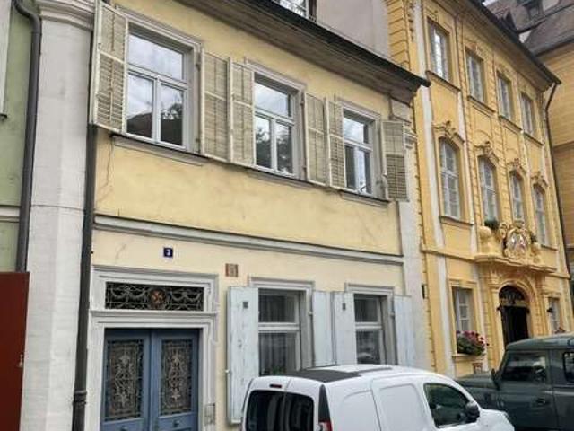 Haus im Haus, Schöne, helle 3,5 Zimmer Wohnung im Einzeldenkmal