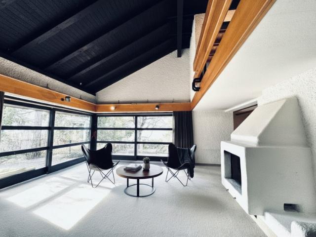 Haus in Mils: Stilvolle Design Ikone der späten 70er mit großzügigem Garten und Garage – voll unterkellert ca. 75 m²