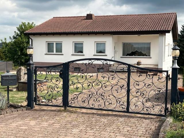 Freistehendes Haus mit großem Grundstück in einer Top Lage