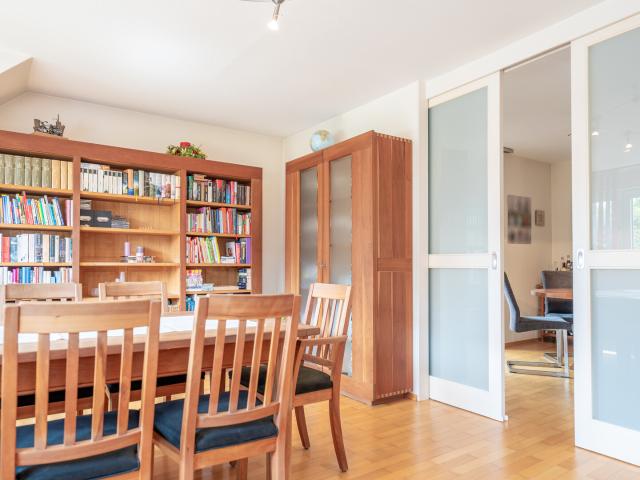 Haus‑in‑Haus‑Charakter: stilvolle 5‑Zimmer‑Maisonette mit Balkon und viel Raum zur freien Entfaltung