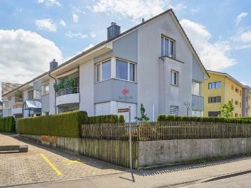 Haus in Haus Gefühl: Geräumige Maisonette mit 3 Balkonen und offener Galerie
