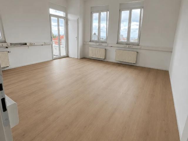 Haus in Haus! Zentrale 3 Zimmerwohnung mit Dachterrasse