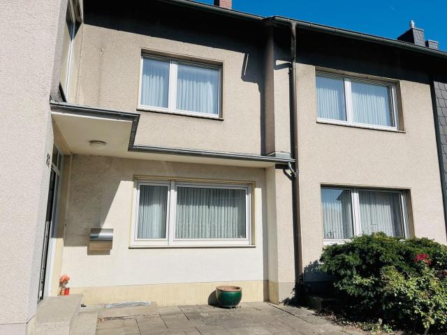 Haus mit Potenzial für zwei Wohneinheiten in Köln Flittard
