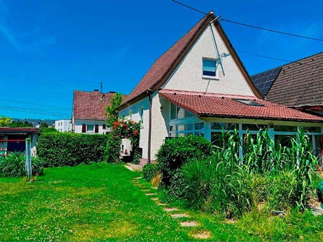 Charmantes Haus in ruhiger Siedlungslage mit großem Garten