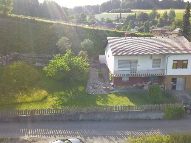 Haus in Redlham, 4 Zimmer, Balkon, Garage – Ihr Renovierungsprojekt zum Top Preis!