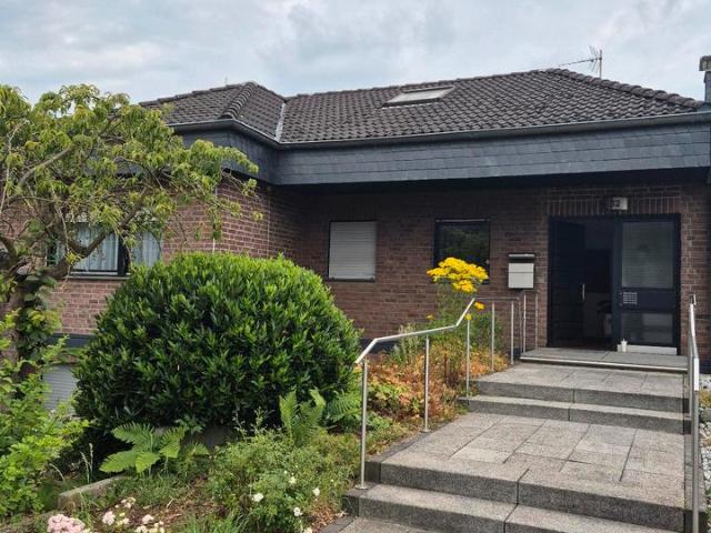 Haus in Stommeln, ruhig, hell und lichtdurchflutet mit Garten