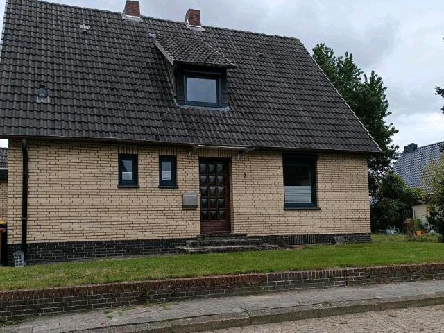 Haus in zentraler Wohnlage 135m2 wfl, 776m2 Grund freistehend