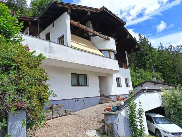 Haus in 0mes 180m² mit Garten, Garage und atemberaubendem Bergblick!