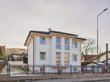 Haus kaufen in Kierling: Klassische Eleganz, 4 Zimmer & hochwertige Markenausstattung