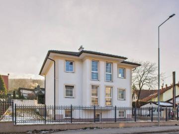 Haus kaufen in Kierling: Klassische Eleganz, 4 Zimmer & hochwertige Markenausstattung