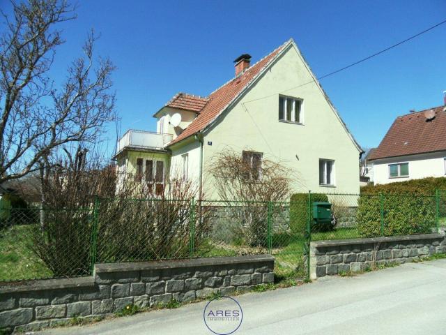 Haus, renovierungsbedürftig, in sehr guter Lage