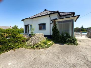 Haus statt Hälfte – Ihr Rückzugsort mit Pool & Garten