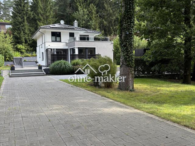 Haus sucht Familie lichtdurchflutete Stadtvilla auf großem Grundstück