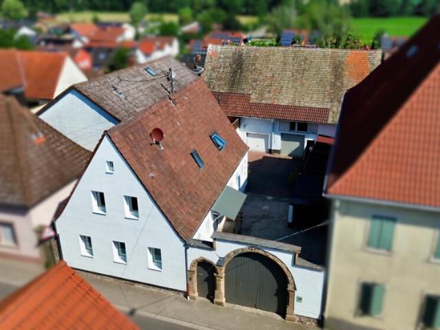Haus und Hofanwesen mit zwei Wohnhäusern, großem Grundstück und vielseitigen Nutzungsmöglichkeiten