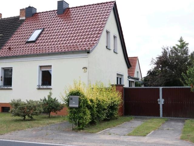 Haus Wohnhaus 180qm mit Garten, Garage idyllische Lage